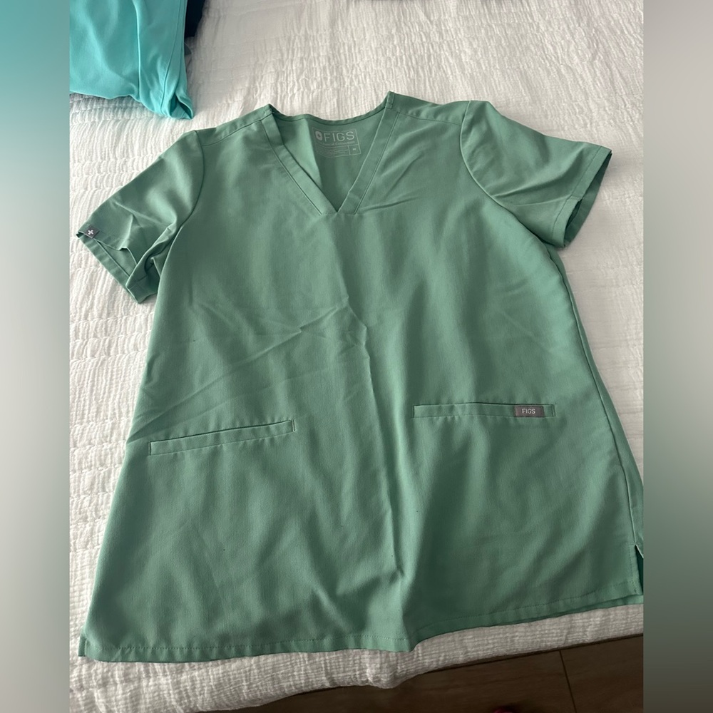 Figs Casma Jade Green V-Neck Scrub Top and Pants Set